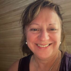 Meet your Posher, Cynthia